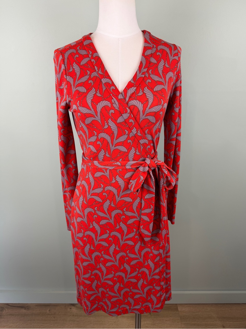 Ann Taylor Red/Orange fern Print Classic knit Wrap Dress with Tie Waist size 6